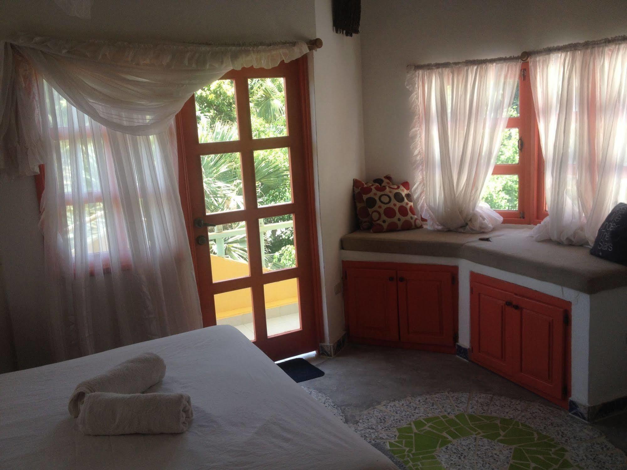 Casa Delfin Guest House Las Terrenas Exterior photo